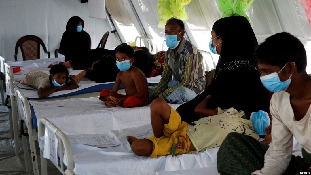 FILE - Rohingya refugees, who suffer from diphtheria, are treated at a Medecins Sans Frontieres (MSF) clinic near Cox's Bazar, Bangladesh, Dec. 18, 2017. (REUTERS/Alkis Konstantinidis)