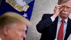 时任国家安全顾问的博尔顿(John Bolton) 2019年 5月13日与特朗普在白宫工作