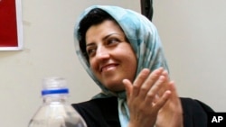 Mshindi wa Tuzo ya Amani ya Nobel wa Iran aliyefungwa gerezani, Narges Mohammadi.