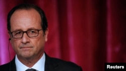 French President Francois Hollande addresses journalists after a meeting at the Elysee Palace in Paris, Sept. 9, 2014. 