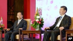 習近平(圖右)2015年5月23日在北京出席中日友好交流大會