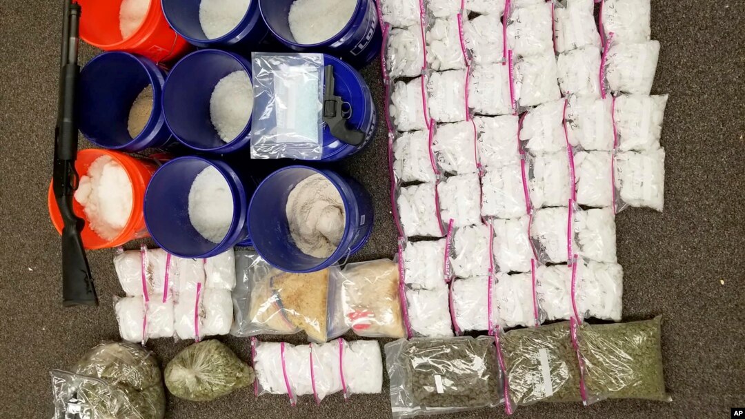 Archivo. Foto (sin fecha) de la Oficina del Sheriff del condado de Tulare, California, el jueves 23 de enero de 2020 muestra algunas de las pruebas incautadas por los agentes a una importante operación antidrogas en ese estado.