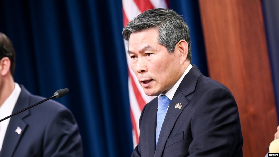 정경두 한국 국방장관이 24일 워싱턴에서 열린 미-한 국방장관 공동기자회견에서 발언하고 있다.