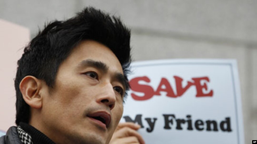 南韓人權活動人士在中國駐韓大使館前抗議北京拘捕北韓叛逃者