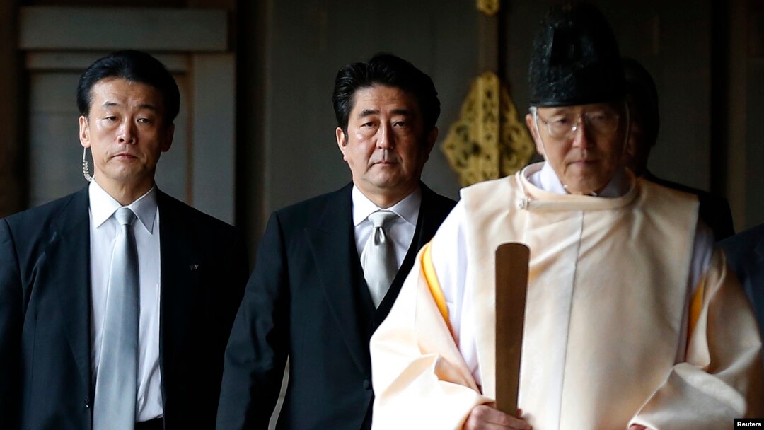 日本首相安倍晉三12月26日參拜了有爭議的靖國神社。