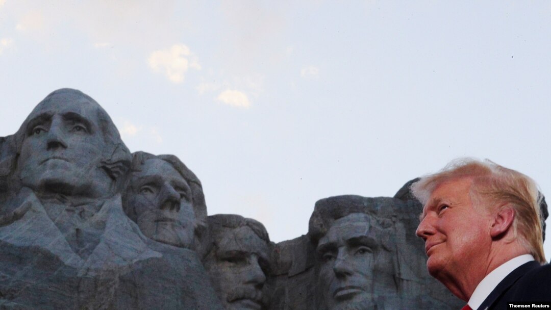 El presidente Donald Trump a su llegada al monte Rushmore para la celebración del evento en honor al Día de la Independencia de Estados Unidos.