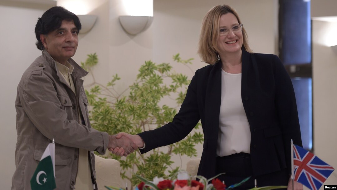 Pakistani Interior Minister Chaudhry Nisar Ali Khan (L) shakes hands with British Home Secretary Amber Rudd after an agreement signing on security issues in Islamabad, March 21, 2017. 