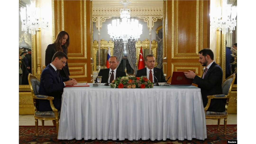 FILE - Russian Energy Minister Alexander Novak (L) and his Turkish counterpart Berat Albayrak sign an agreement in Istanbul, Turkey, Oct. 10, 2016.
