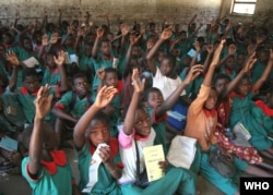 School children in Malawi participate in a class on malaria and how to protect themselves. (WHO Photo)