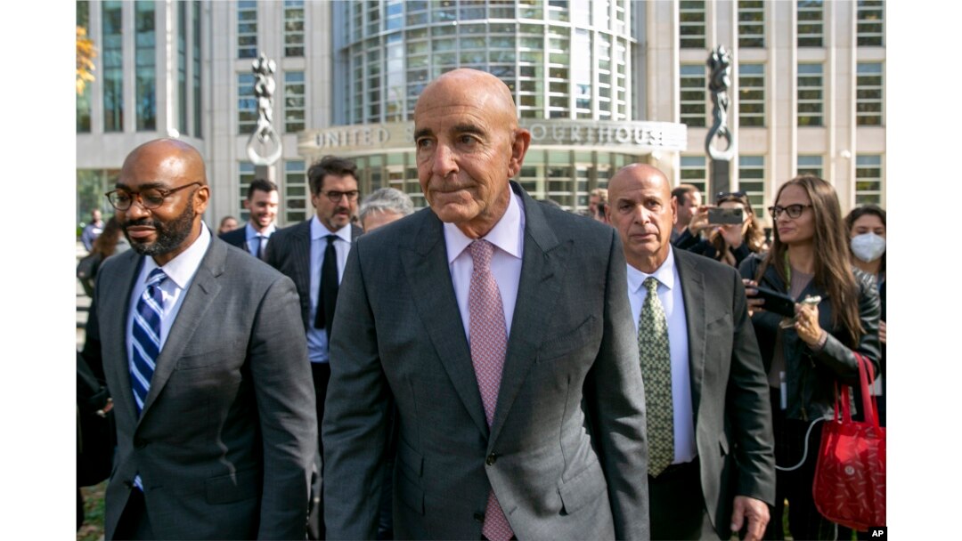 Colony Capital adlı gayrimenkul yatırım fonunun kurucusu ve yönetim kurulu başkanlığını yapan Tom Barrack, Trump'ın 2016’da ilk kez göreve gelişini yöneten komitenin başkanlığını yürütmüştü.