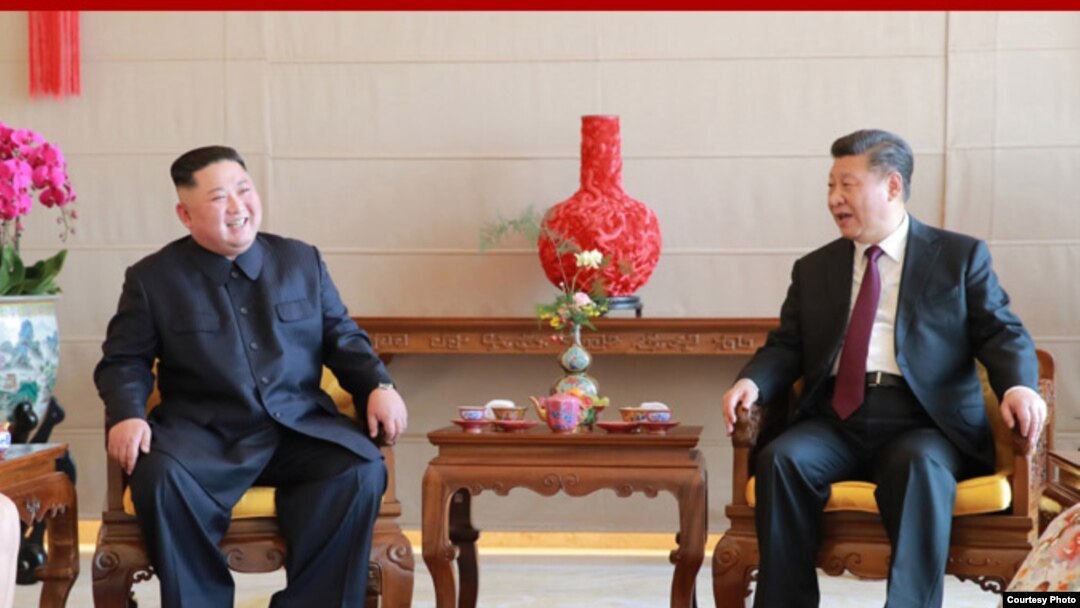 지난 2019년 1월 김정은 북한 국무위원장과 시진핑 중국 국가주석이 베이징에서 오찬에 앞서 환담하는 모습을 북한관영 '조선중앙통신'이 공개했다. 