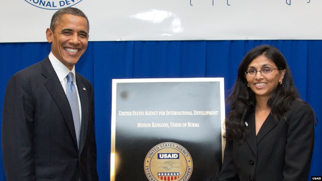 Prezident Barak Obama 2012-yilda Birmaga safari chog'ida olingan surat. Nisha Bisvol, uning fikricha, Janubiy va Markaziy Osiyo bilan hamkorlikni oshirib, aloqalarni mustahkamlashga qodir arbob. 