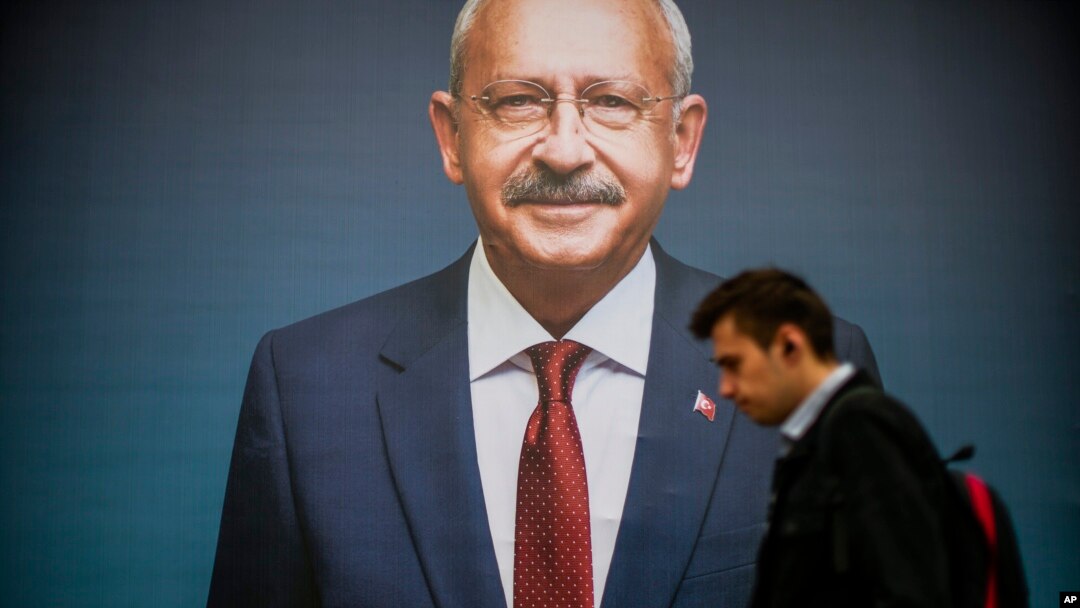 پوستر تبلیغاتی مال قلیچ‌دار اوغلو، رقیب رجب طیب‌ اردوغان.