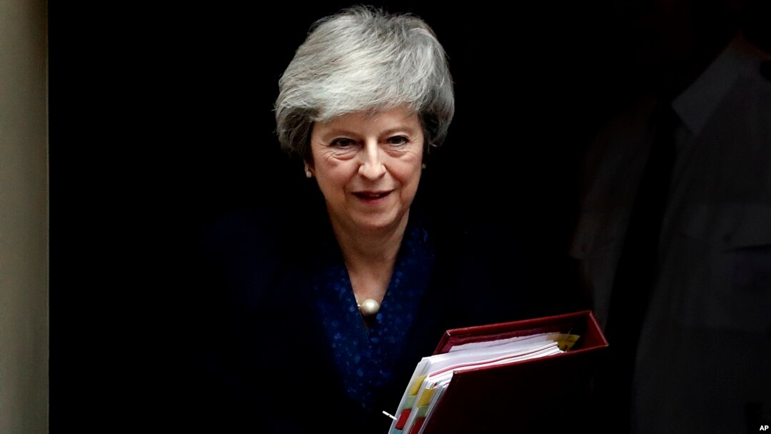 La primera ministra británica, Theresa May, asiste a la sesión semanal de preguntas en el parlamento de Londres, el miércoles 12 de diciembre de 2018.