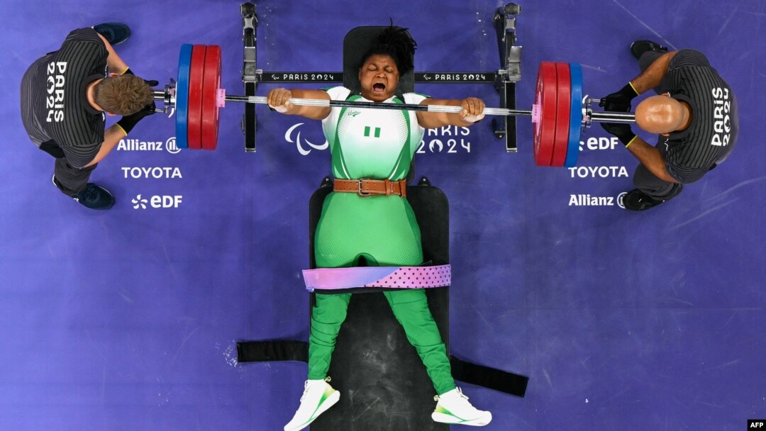 Lokacin da Folashade Oluwafemiayo ta daga nauyin kilo 166, ranar 8 ga watan Satumba, 2024.
