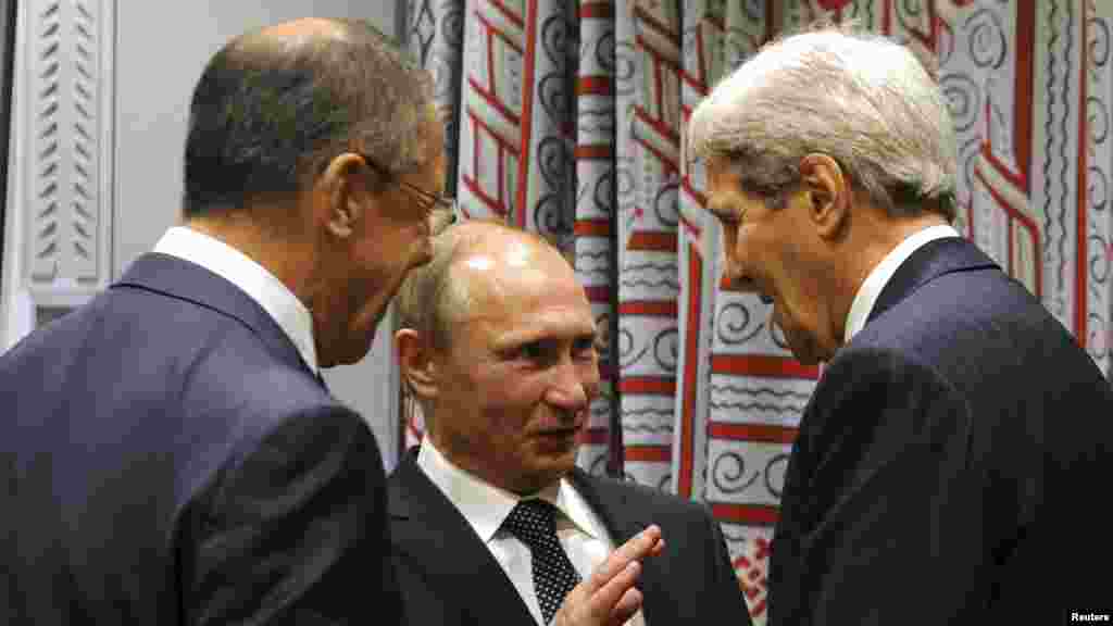 Sakataren Harkokin Wajen Amurka John Kerry Da Shugaban Kasar Rasha Vladimir Putin A Taron Majalisar Dinkin Duniya Da Ake Gudanarwa A Birnin New York, Satumba 29, 2015. 