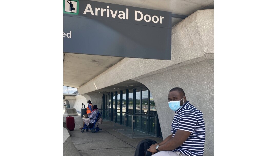 Liberian Francis Massaquoi waits for a ride at Dulles International Airport near Washington, D.C., July 16, 2020. (Aishwarya Airy/VOA)