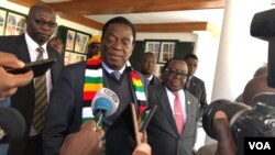 Rais wa Zimbabwe Emmerson Mnangagwa akizungumza na waandishi wa habari mjini Harare, Zimbabwe, July 20, 2018. (S. Mhofu/VOA)