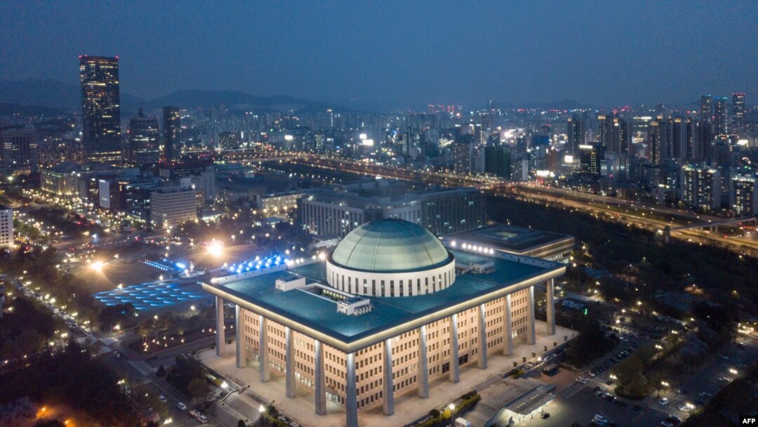 한국 국회의원선거가 열린 15일 여의도 국회의사당 모습.