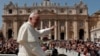 El papa Francisco saluda en Roma al nieto 133 recuperado por las Abuelas de Plaza de Mayo
