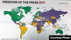 自由之家2017年全球新聞自由地圖，圖中綠色代表自由、黃色代表部分自由、紫色代表不自由