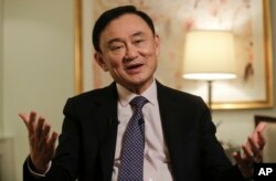 2016年3月9日，泰國前總理他信在紐約的新聞採訪中回答問題