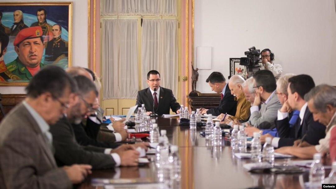 El vicepresidente Arreaza dirigió la reunión en la que participaron representantes de los poderes del Estado venezolano. (Foto: Prensa Miraflores)