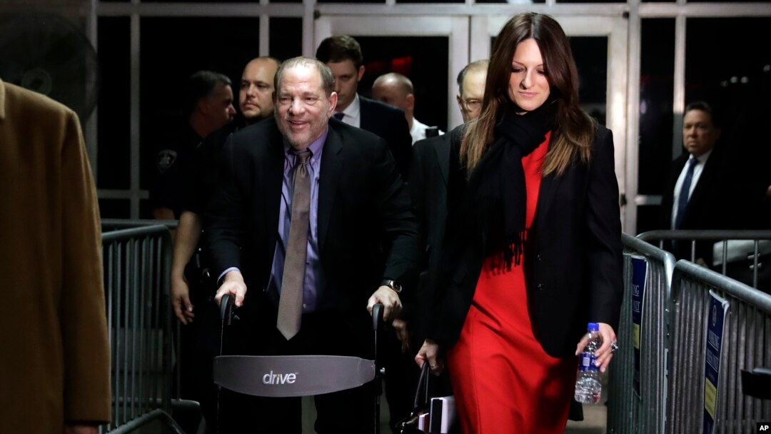 arvey Weinstein, accompanied by defense attorney Donna Rotunno, leaves a Manhattan courtroom during his rape trial in New York, Feb. 7, 2020. 