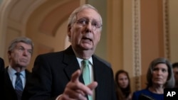 El líder de la mayoría republicana en el Senado, Mitch McConell, es una figura clave en el juicio político al presidente Donald Trump, cuyos defensores consideran "un burdo montaje político". Foto AP