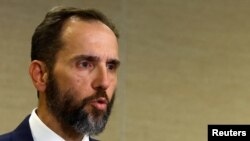 Procurador especial ameicano Jack Smith apreentando acusaçōes contra o ex-presidente Trump em Washington