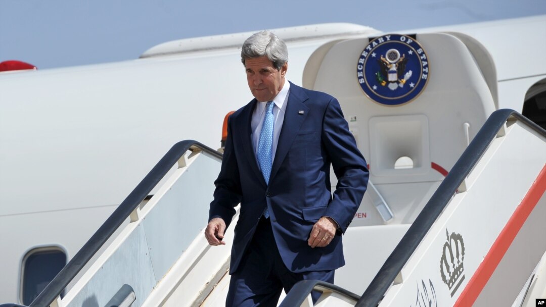 FILE - U.S. Secretary of State John Kerry steps off his plane upon his arrival at the Queen Alia International Airport in Amman, Jordan, July 16, 2013. 