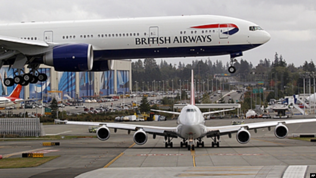 A British Airways jet flies overhead on landing in Everett, Washington. (file photo)