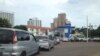 Filas em bomba de gasolina, na capital moçambicana, Maputo. Moçambique, Janeiro 2017