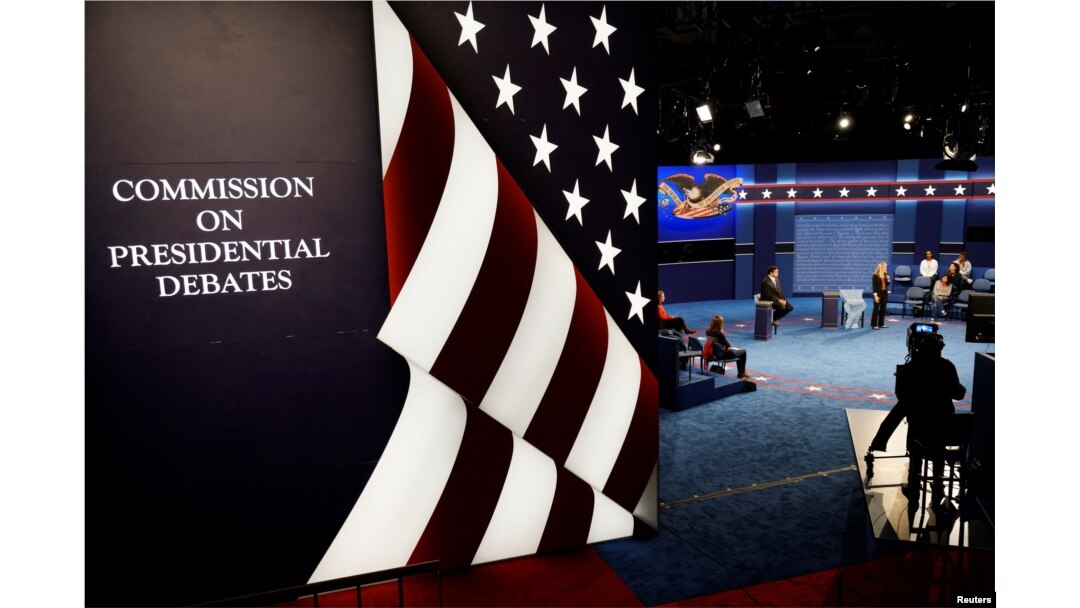 Students playing the roles of the candidates go through a rehearsal for the second 2016 U.S. presidential debate at Washington University in St. Louis, Missouri, Oct. 8, 2016.