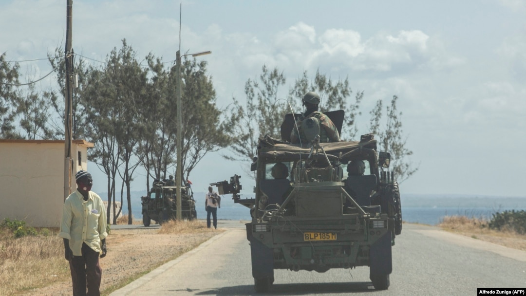 Caravana militar das Forças de Defesa da África do Sul patrulha Pemba. 5 de Agosto 2021