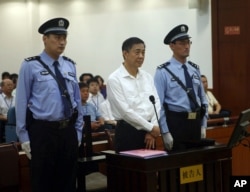 济南中级法院发布的薄熙来出庭照片（2013年8月22日）