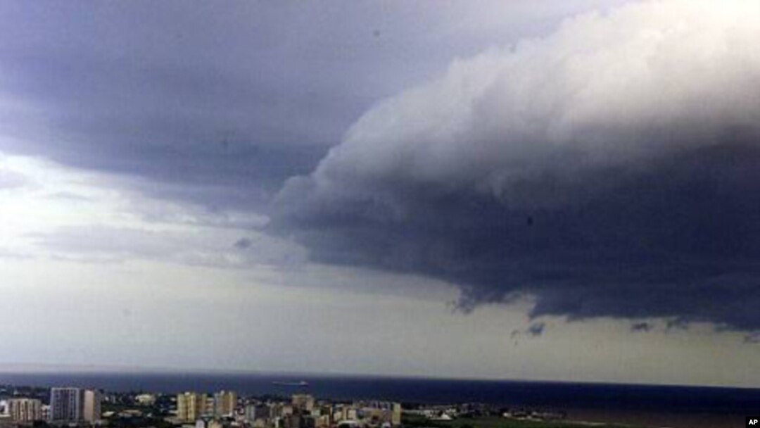 Céu carregado perto da cidade da Beira. (AP Photo/Themba Hadebe)