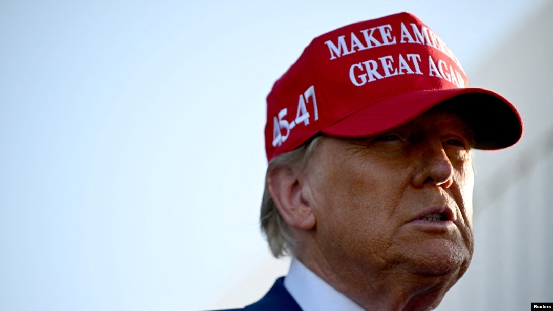 ARCHIVO - El presidente electo de EEUU, Donald Trump, observa el lanzamiento de SpaceX de su sexto vuelo de prueba de la nave espacial Starship el 19 de noviembre de 2024.