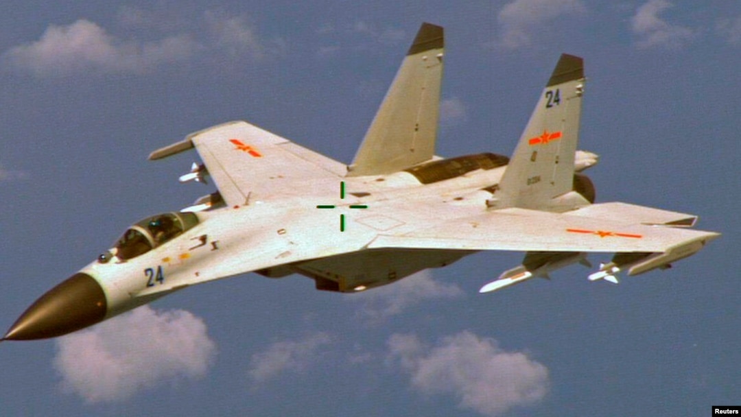 中國殲-11戰機在海南島以東上空抵近美國海軍偵察機飛行（2014年資料圖片）