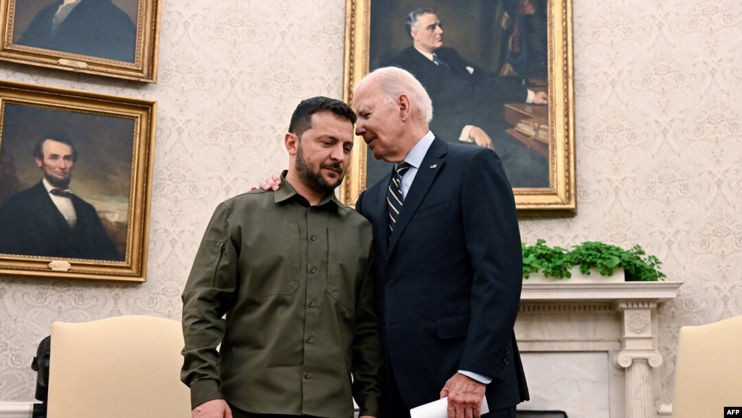21 Eylül 2023 - Ukrayna lideri Zelenski'nin Beyaz Saray ziyareti sırasında Başkan Joe Biden'la biraraya geldiği an