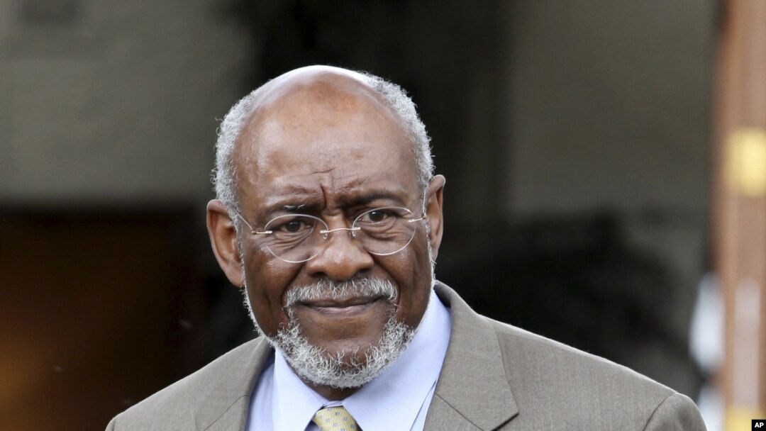 Johnnie Carson, Secretário de Estado Assistente para os Assuntos Africanos, chefia uma delegação americana de alto nível a Maputo.