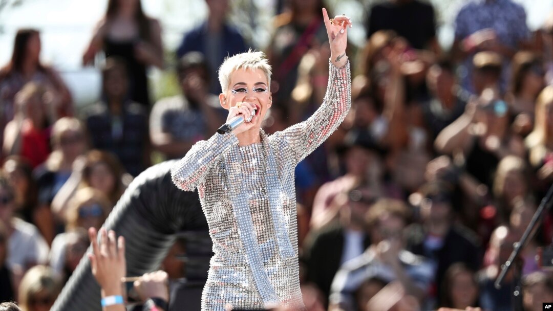 Katy Perry será anfitriona de los premios MTV a la música el 27 de agosto de 2017 en Los Ángeles, California.