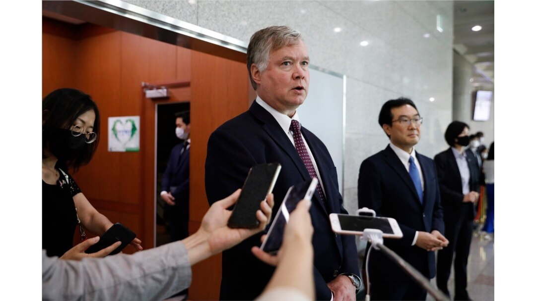 8일 서울을 방문한 스티브 비건 미국 국무부 부장관 겸 대북특별대표가 기자들의 질문에 답하고 있다.
