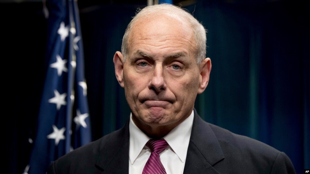El secretario de Seguridad Nacional, John Kelly, visita la frontera suroeste de EE.UU.
