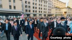 应台湾前总统马英九基金会之邀，中国高校师生访问团一行40人在台展开九天的交流。中间目镜者为马英九。（照片由马英九基金会提供，2024年11月28日）
