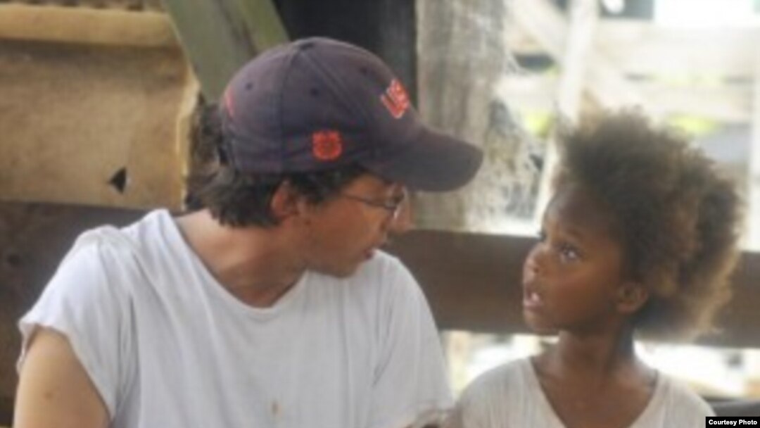 Director Ben Zeitlin and Quvenzhane Wallis on the set of Beasts of The Southern Wild (Photo: Fox Searchlight / Jess Pinkham)