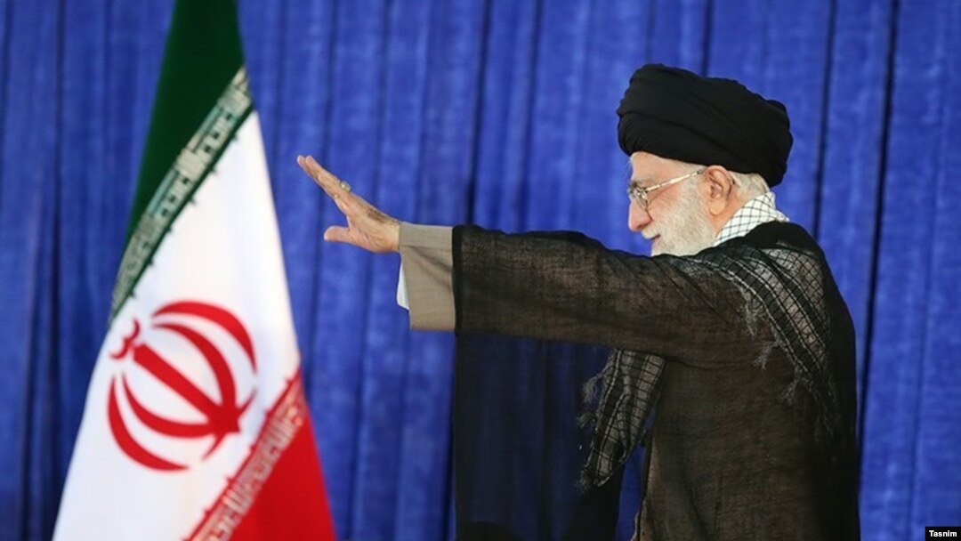 آیت اﻟله علی خامنه ای رهبر جمهوری اسلامی ایران در مراسم سالگرد درگذشت آیت اﻟله خمینی - آرشیو