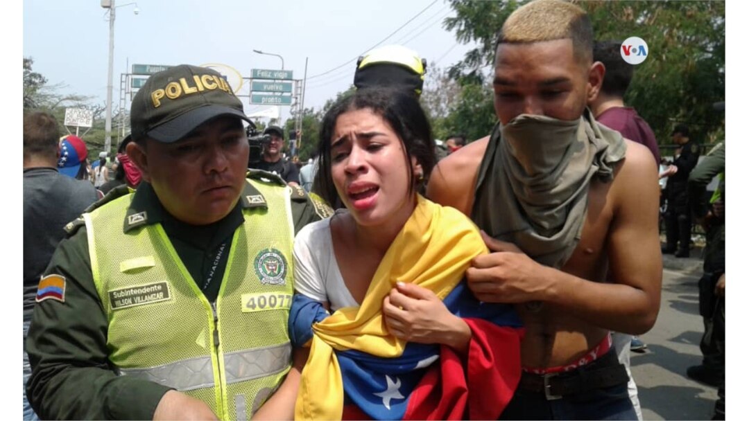 El gobierno en disputa de Nicolás Maduro bloqueó el paso de la entrada de la ayuda humanitaria a su país procedente de Colombia, usando la fuerza para impedirlo, el 23 de febrero de 2019. [Foto: Cortesía]