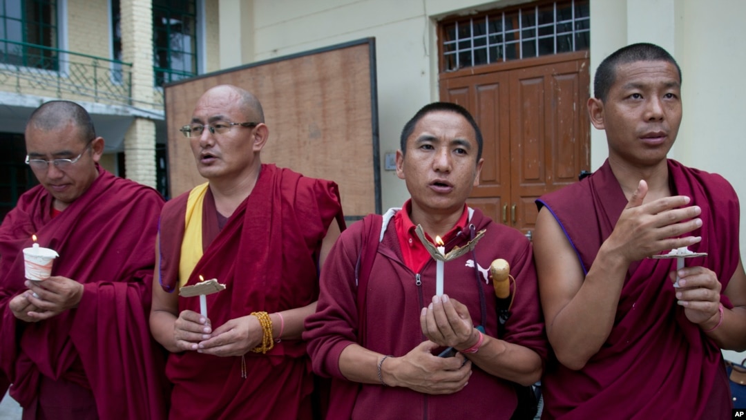 Exile Tibetan Buddhist monks participate in a candlelit vigil to remember Tibetan lama Tenzin Delek Rinpoche, in Dharmsala, India, July 13, 2015. 