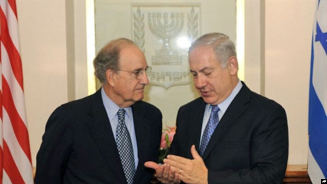 US Middle East envoy George Mitchell (l) and Israeli Prime Minister Benjamin Netanyahu during a meeting in Jerusalem, 20 May 2010